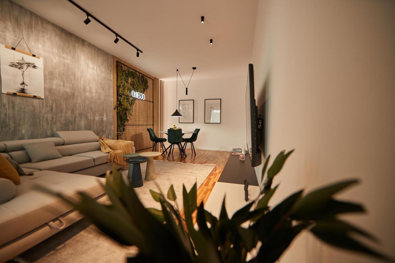 Quiboo Cosmopolit Apartment Brasov Luaran gambar