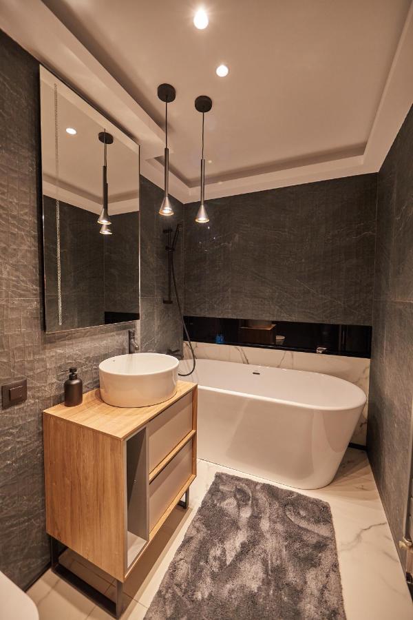 Quiboo Cosmopolit Apartment Brasov Luaran gambar
