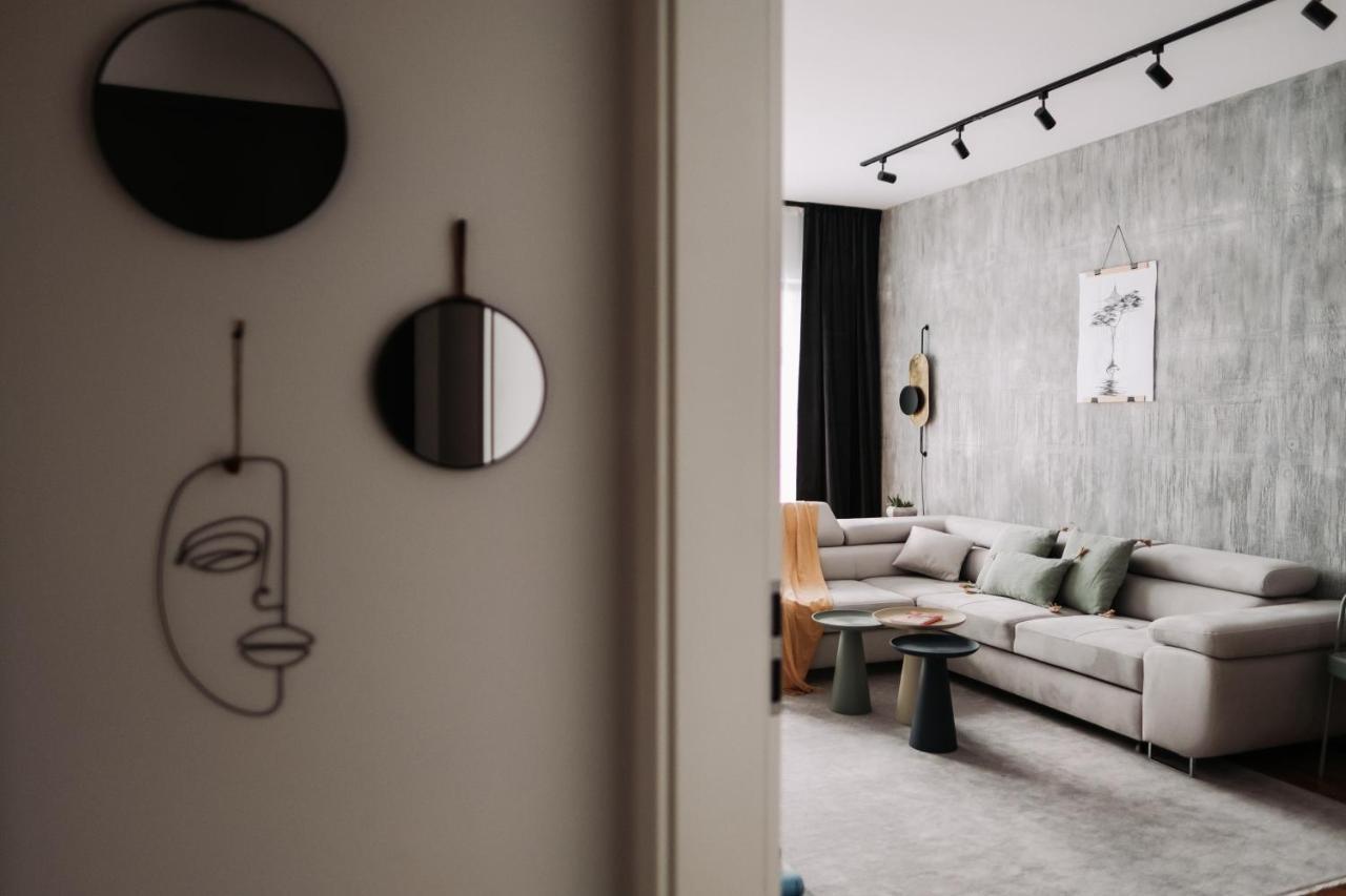 Quiboo Cosmopolit Apartment Brasov Luaran gambar